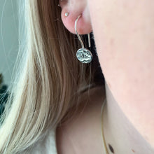 Load image into Gallery viewer, Classic Hanging Earring