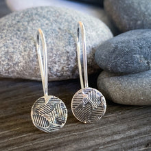 Load image into Gallery viewer, Classic Hanging Earring