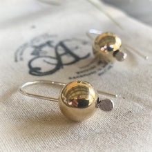 Load image into Gallery viewer, Ball Hanging earring