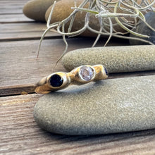 Load image into Gallery viewer, Trio ring yellow gold + sapphire

