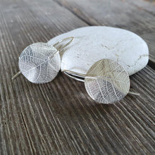 Load image into Gallery viewer, Gum Leaf-Round - Appleye Jewellery
