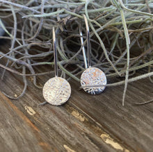 Load image into Gallery viewer, Classic Hanging Earring - Appleye Jewellery
